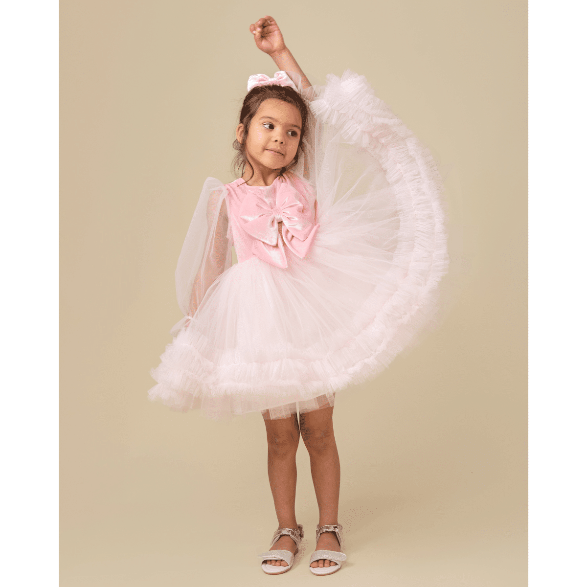 Caramelo tulle balloon sleeve party dress on model